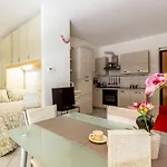 Апартаменты Casa Sofia- Giardino E Garage Privato
